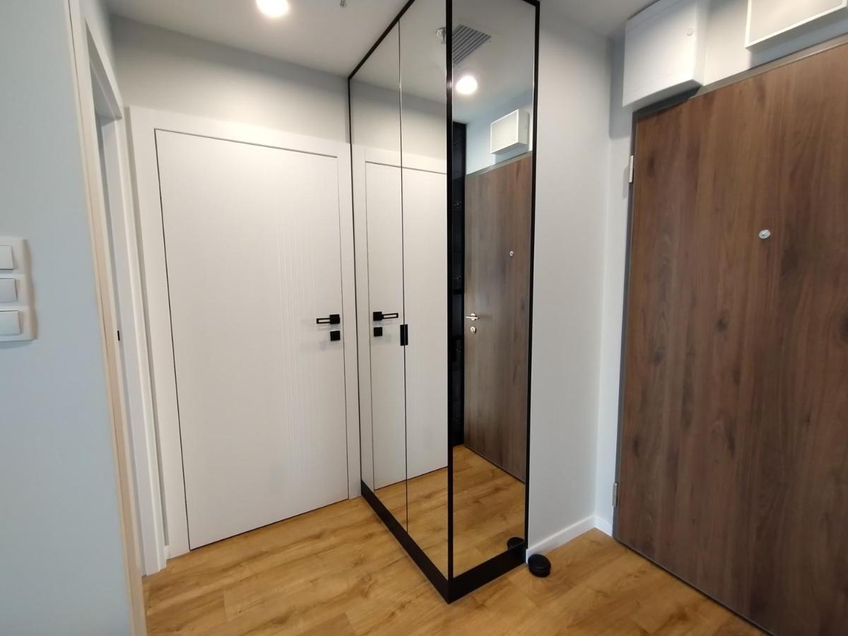 Wola Tower Deluxe Separate Bedroom With Free Garage - By Perfect Apart وارسو المظهر الخارجي الصورة