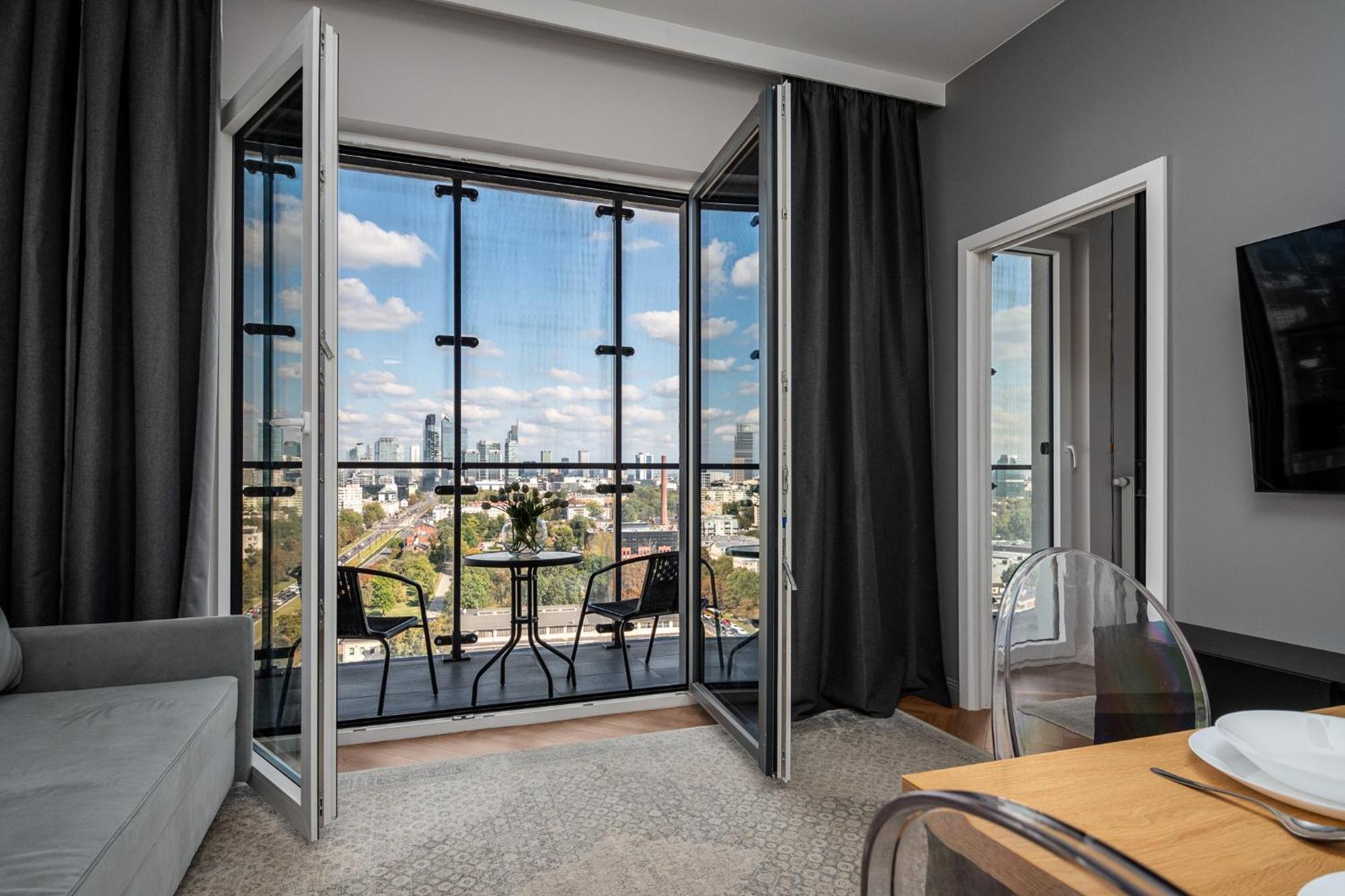 Wola Tower Deluxe Separate Bedroom With Free Garage - By Perfect Apart وارسو المظهر الخارجي الصورة